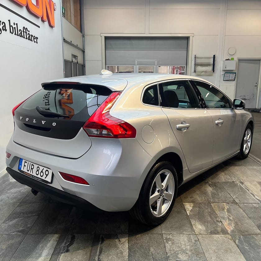 Bild 4 av Volvo V40 D2 Momentum 120hk Navi Drag Värmare Kamrem bytt!