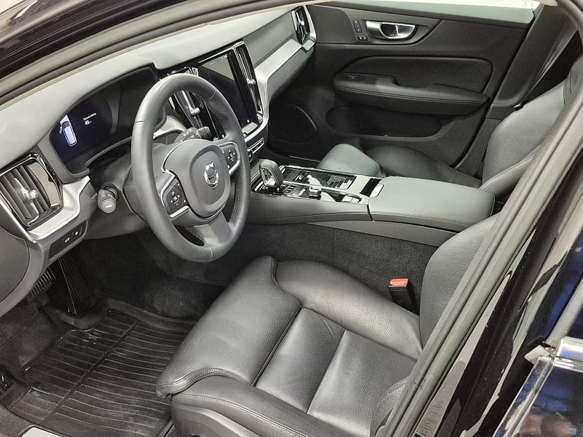 Bild 2 av Volvo V60 T6 Recharge Core Bright plug in AWD 350HK 4x4 Läder