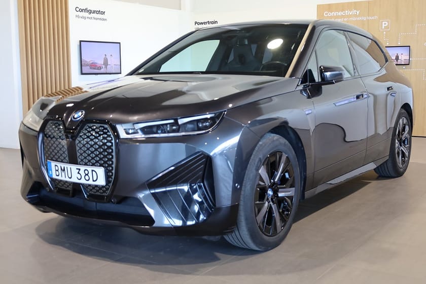 Bild 1 av BMW iX xDrive50 Comfort Pano H&K 360° Leasbar HUD Drag