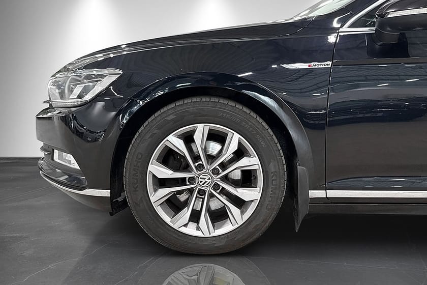 Bild 2 av Volkswagen Passat Sportscombi SC 2.0 TDI 190hk 4M GT Executive Skinn D-värm Bkam Drag
