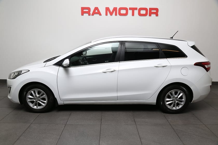 Bild 3 av Hyundai i30 Kombi 1,6 CRDi 136hk GO! Edition Motorvärmare Dragkrok