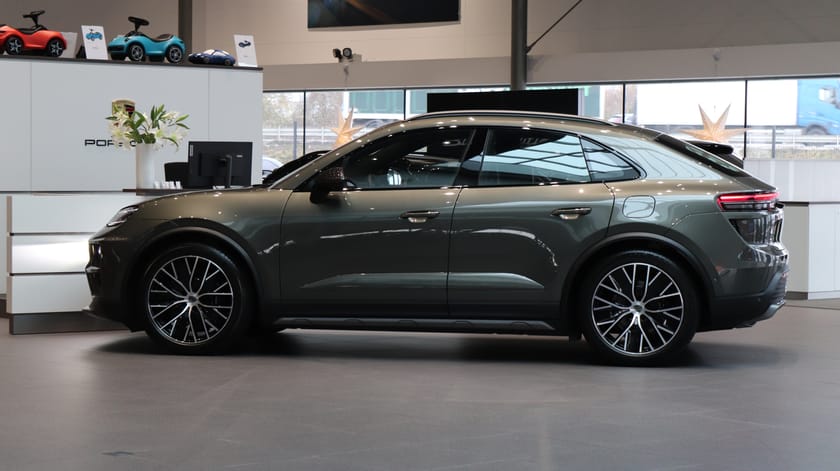 Bild 4 av Porsche Macan Turbo Electric / Burmester