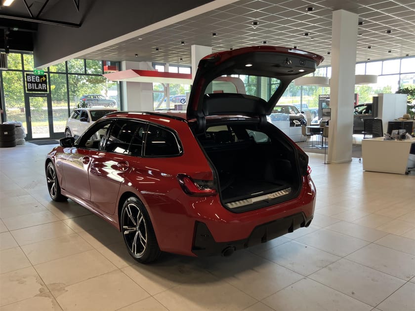 Bild 5 av BMW 330e xDrive Touring LCI M Sport Drag HiFi Aktivfart Kamera Rattvärme Navi