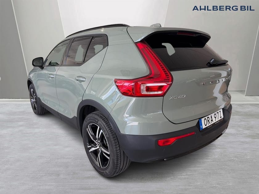 Bild 3 av Volvo XC40 B3 FWD Bensin Plus Dark, Klimatpaket, Förarstödspaket, Parkeringskamera Bak, Baklucka Elmanövrerad, Google Maps