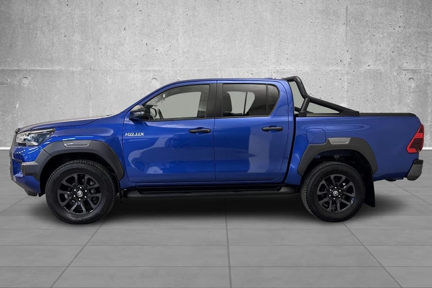 Bilde 2 av Toyota Hilux Dobbelcab 2,8 204 hk D-Cab 4WD SR+ Inv. X Automat Krok