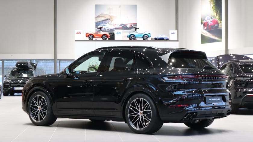Bild 2 av Porsche Cayenne E-Hybrid Black Edition