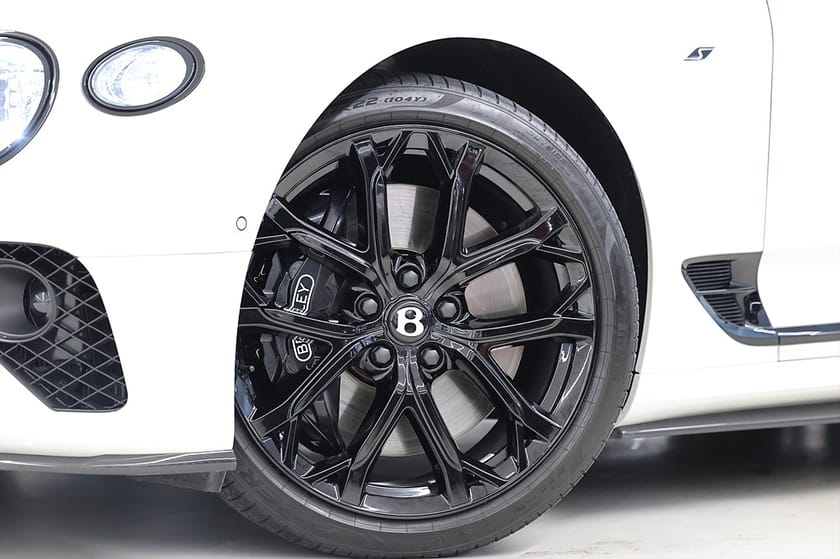 Bild 5 av Bentley Continental GT V8 S 550hk Aerodyn Kolfiber 22" Touringpaket