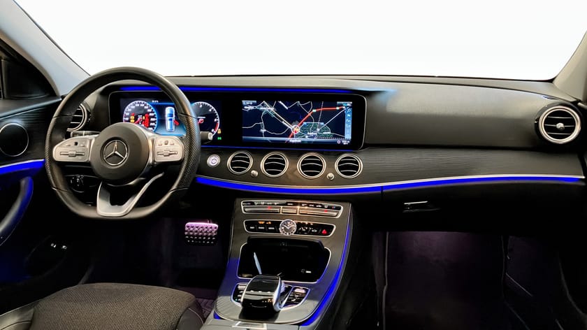 Bild 4 av Mercedes-Benz E 220 T d / AMG Sport Edition / Drag / 360-kam / Minne