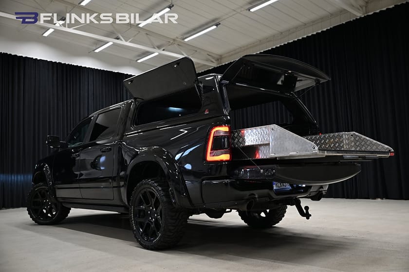 Bild 4 av RAM 1500 Crew Cab 5.7 395HK Automat|Laramie|Kåpa|Drag|Fullutrustad|Moms