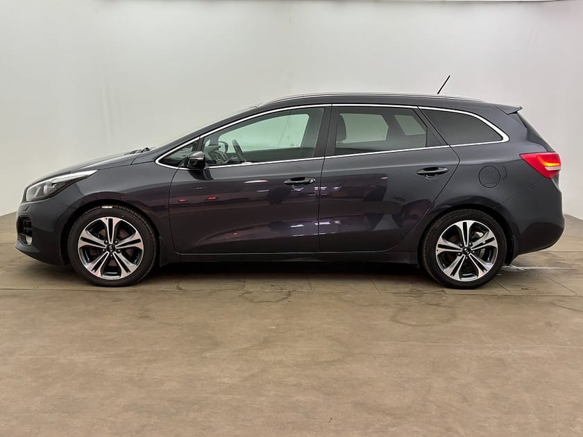 Bild 3 av Kia cee'd_sw SW 1.6 CRDi DCT 136hk GT-Line Navi Backkamera