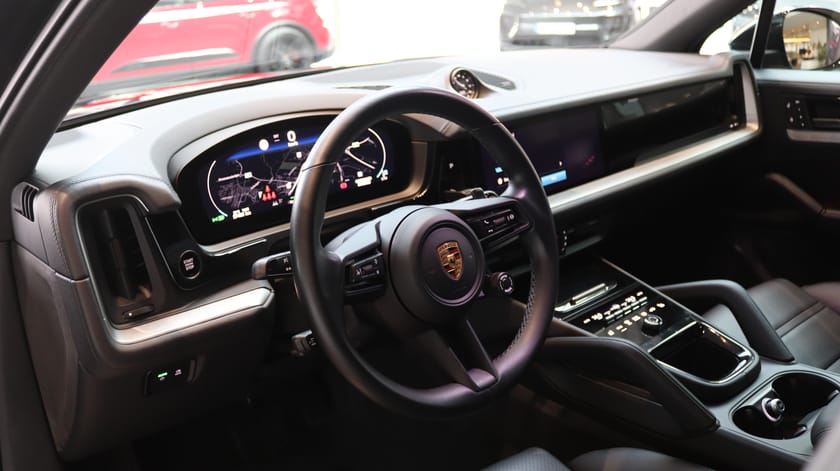 Bild 3 av Porsche Cayenne E-Hybrid Soft Close / Drag / Panorama