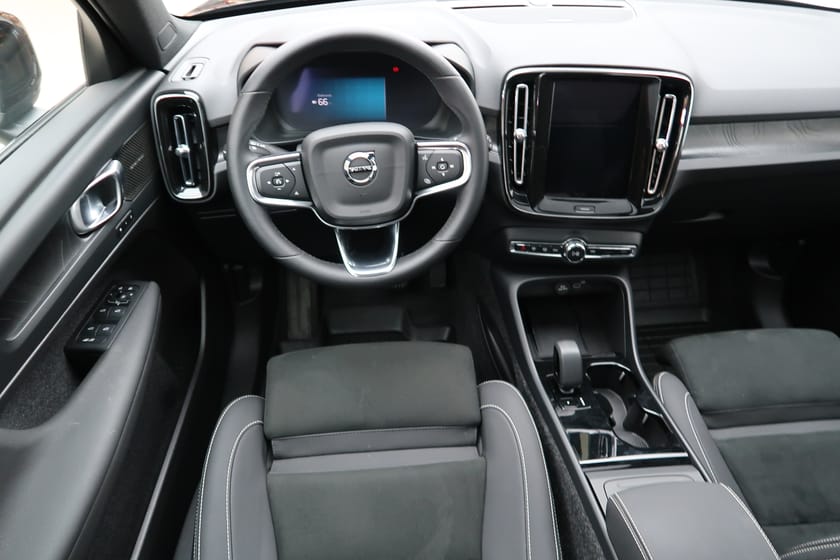 Bild 5 av Volvo EX40 Twin Motor Performance M Ultra Black Edt/Drag/Klimatpkt/Pano/360K/H&K/PixelTech