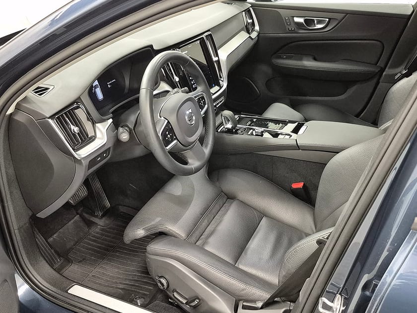Bild 2 av Volvo V60 T6 Recharge Plus Dark plug in AWD 350HK 4x4 Läder