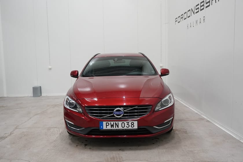 Bild 3 av Volvo V60 D4 190HK Momentum VOC D-värm Navi Drag Nybesiktad