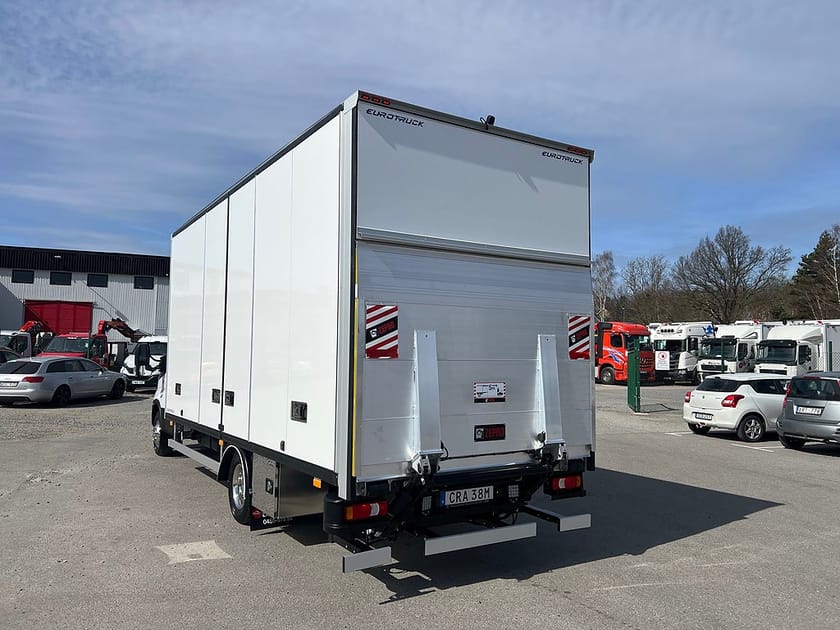Bild 4 av Iveco Daily 72-180 Chassis Cab 72C18 A8 Skåpbil Öppningsbarsida Fullutrustad