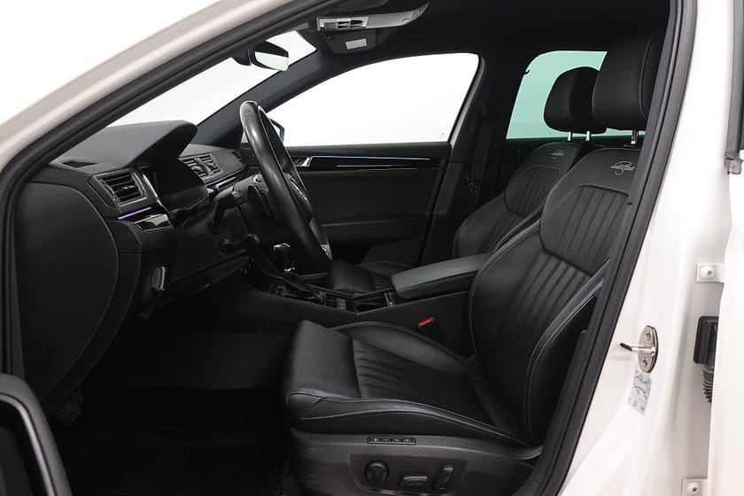 Bild 4 av Škoda Superb iV Kombi Skoda 1.4 Business L&K 360° Canton P-Värme Adap-F