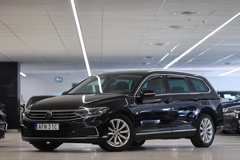 Bild 3 av Volkswagen Passat Sportscombi GTE SC 218hk Executive Alcantara Drag B-Kamera