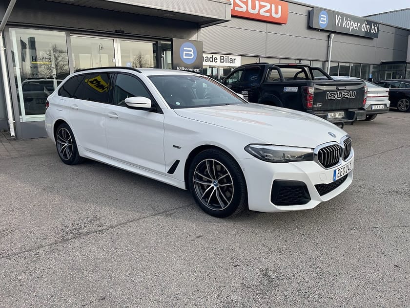 Bild 2 av BMW 530e xDrive Touring M Sport, Drag, Läder, Tonade rutor, Backkamera
