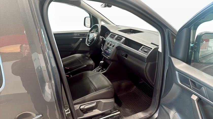 Bild 3 av Volkswagen Caddy Maxi Van IV 2.0 | Nyservad | Nya däck