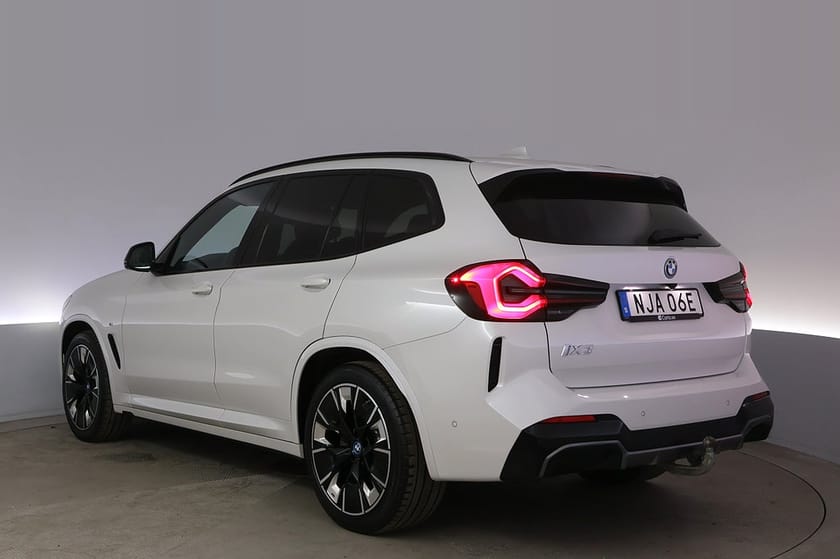 Bild 4 av BMW iX3 M-Sport Charged Pano Elstol Drag Kamera AdapFarth