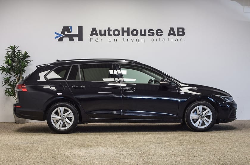 Bild 3 av Volkswagen Golf Sportscombi 1.5 eTSI Värmare Drag Backkamera Cockpit