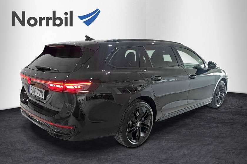 Bild 2 av Volkswagen Passat Variant eHybrid R-Line 272hk Edition Drag Panorama