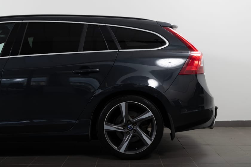 Bild 5 av Volvo V60 D4 AWD Geartronic 190hk R-design Drag/Bkamera/Ledramp