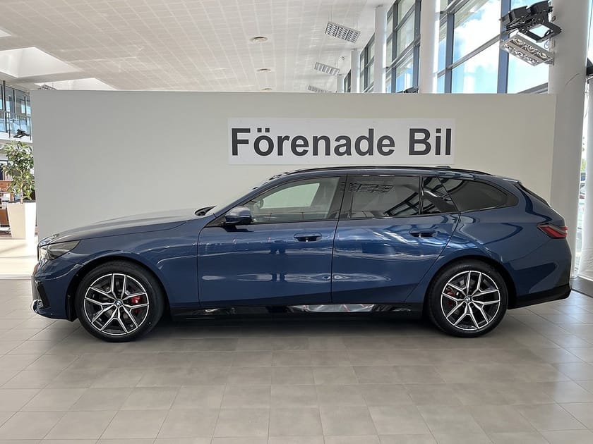 Bild 3 av BMW i5 xDrive40 Touring M Sport Pro Dragkrok B&W 19" Rattvärme