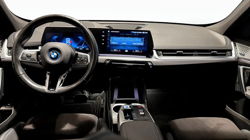 Bild 4 av BMW iX1 xDrive30 M-Sport Innovation H/K HUD 19"