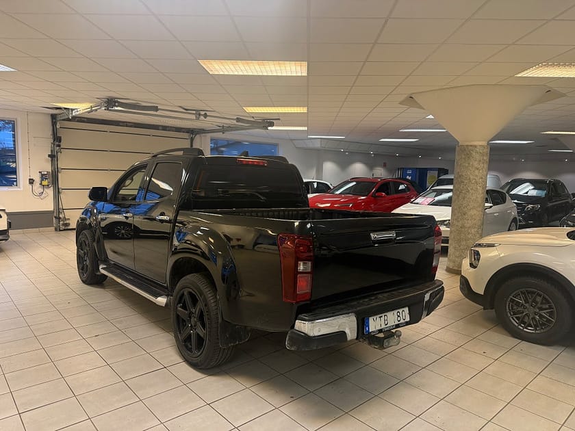 Bild 3 av Isuzu D-Max Crew Cab 1.9 4WD Moms Skinn Drag Kamera Black Ed.