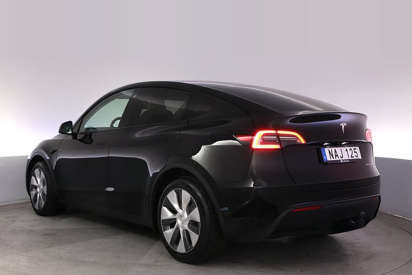 Bild 4 av Tesla Model Y Long Range AWD Autopilot Panorama Drag