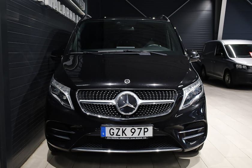 Bild 2 av Mercedes-Benz V 300d 4MATIC 3.2t 9G-Tronic AMG 237hk 7-sits 360°/Burmester