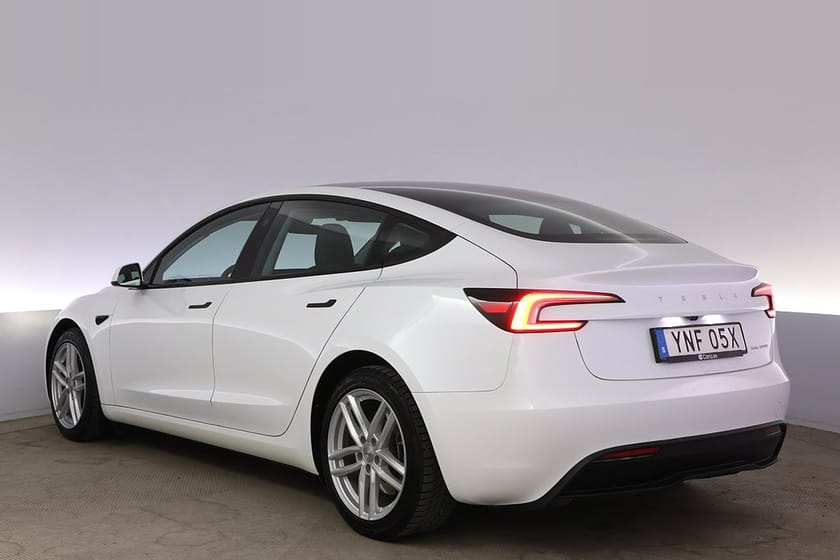 Bild 4 av Tesla Model 3 Long Range AWD Highland Autopilot Panorama