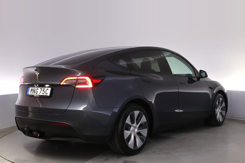Bild 5 av Tesla Model Y Standard Range RWD Autopilot Panorama Drag