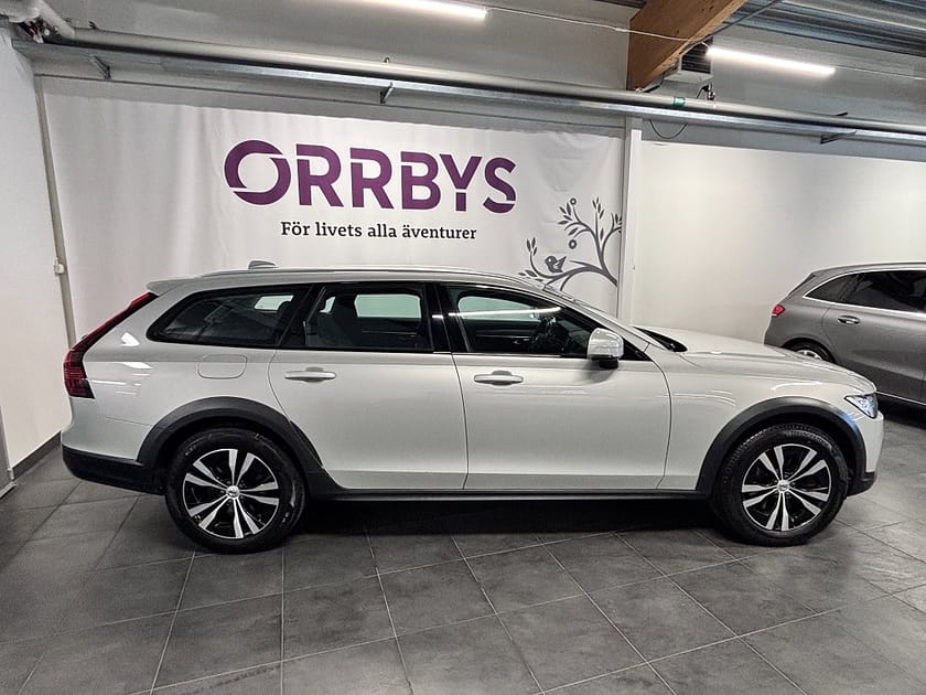 Bild 3 av Volvo V90 Cross Country B4 AWD Aut Momentum  Drag Skinn Värmare V-Hjul Nav