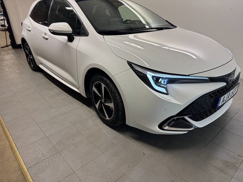 Bild 2 av Toyota Corolla Hybrid e-CVT Style Plus inkl Sommar och Vinterhjul