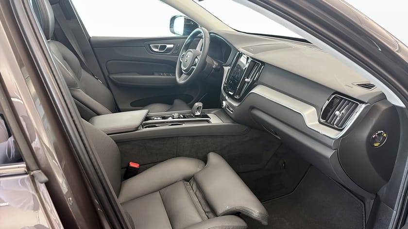 Bild 3 av Volvo XC60 T6 DARK PLUS EDITION / DRAGKROK