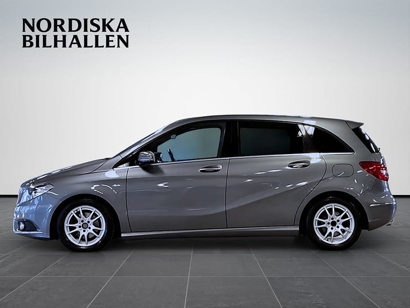 Bild 4 av Mercedes-Benz B 180 BE BlueEFFICIENCY Sport Nyservad Pano Drag