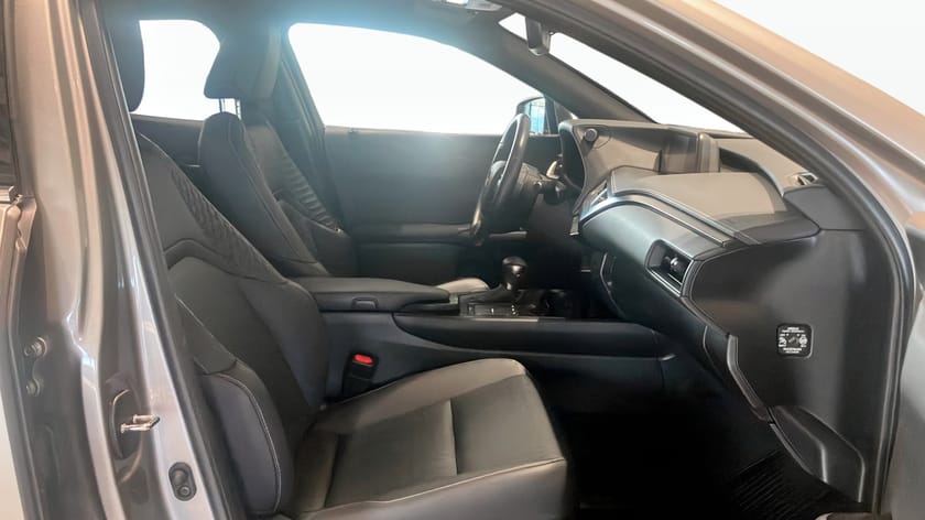 Bild 3 av Lexus UX 250h UX250H / Backkamera / Navigation