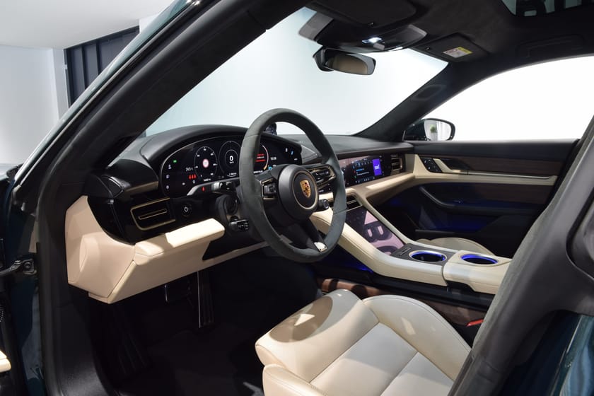 Bild 5 av Porsche Taycan Turbo S Cross Turismo / PTS - Racing Green