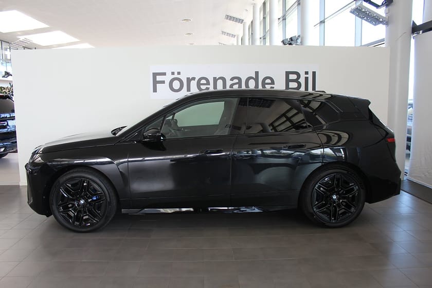Bild 3 av BMW iX xDrive60 4,95 ränta M Sport Drag H/K 22" Park Assist