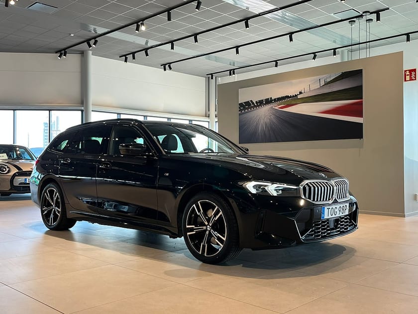 Bild 3 av BMW 330e xDrive Touring M-Sport Adapt. Fart Rattvärme Drag 4,95%