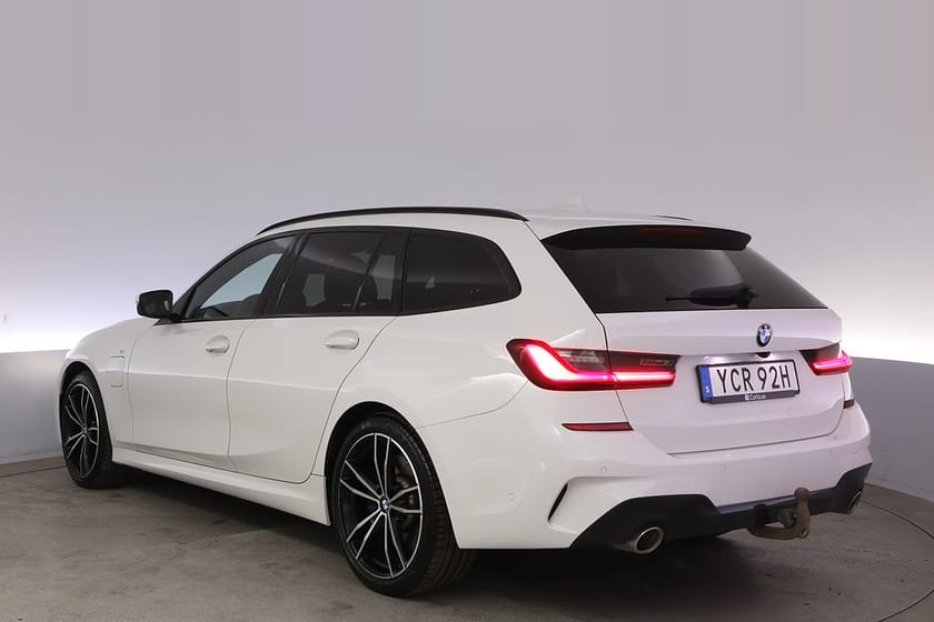 Bild 4 av BMW 330e xDrive Touring M-Sport Drag HUD Laser H/K BLIS DAP