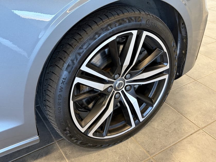 Bild 3 av Volvo V60 Recharge R-Design T6 AWD 340hk Aut/Drag