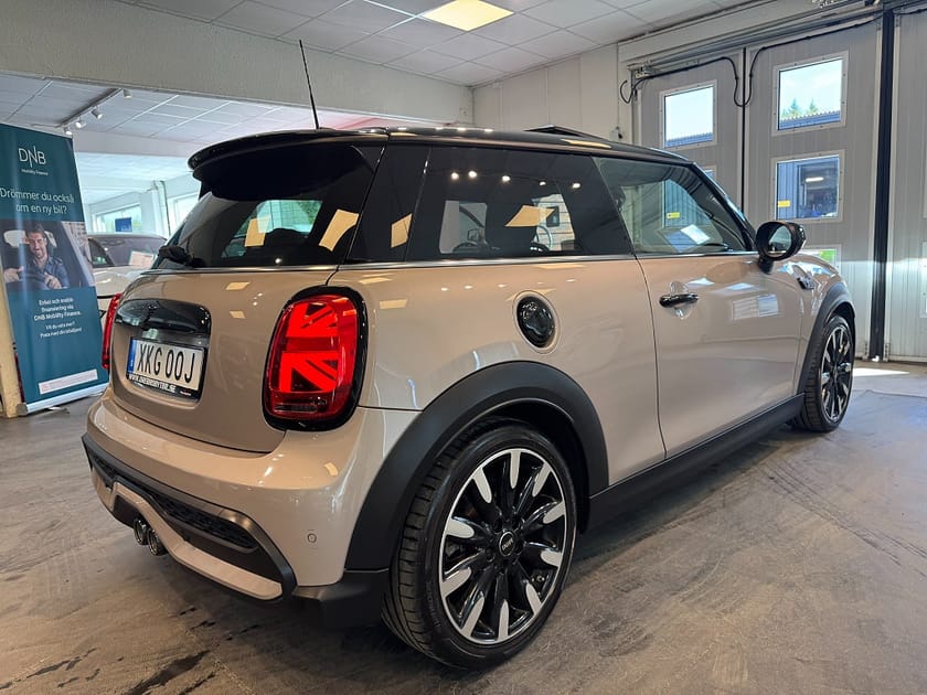 Bild 4 av MINI Cooper S 3-dörrars Aut H/K HUD Pano B-kamera Gps Komfortpaket