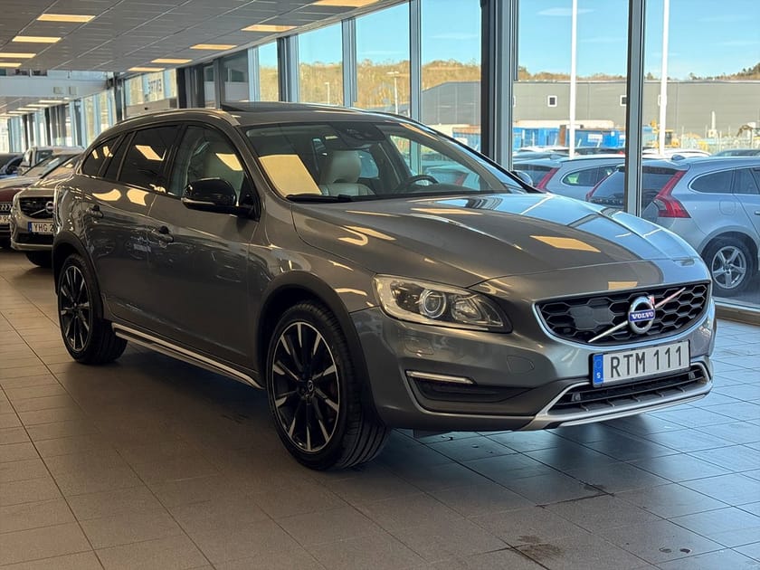 Bild 1 av Volvo V60 Cross Country D4 AWD Polestar Taklucka H/K Drag