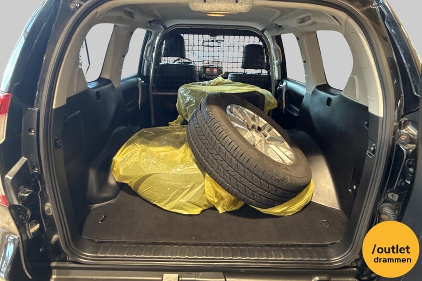 Bilde 5 av Toyota Land Cruiser 2,8 177HK / Skinn /Krok / Klima / Bøyle med lys /