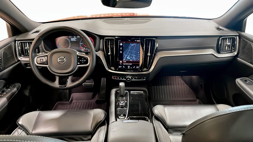 Bild 4 av Volvo V60 Recharge T8 R-Design Pano H/K Drag  Värmare B-kamera
