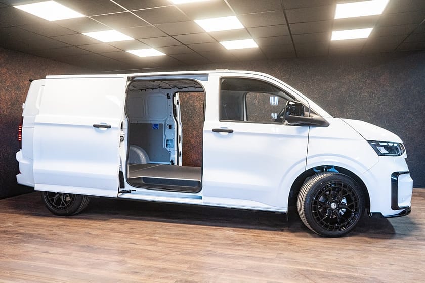 Bild 3 av Volkswagen Transporter 2.0 TDI 4M | MOMS | 2X Dörr | 20" | Värm | 3721 kr/mån