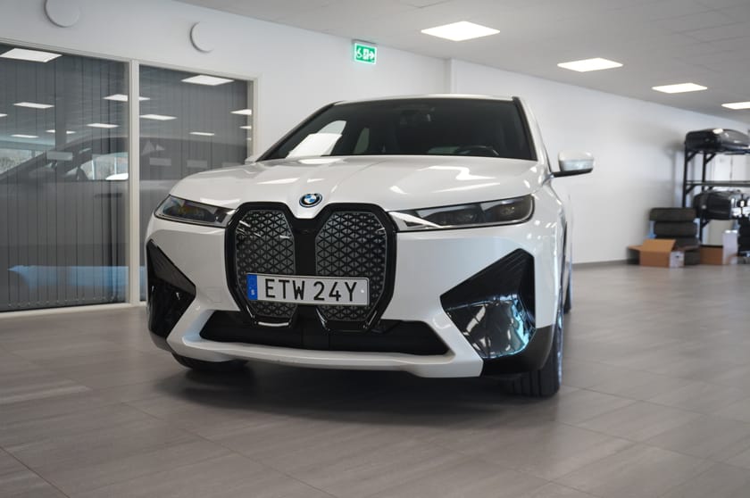 Bild 2 av BMW iX xDrive40 Sport Innovation Comfort H K Laser Drag